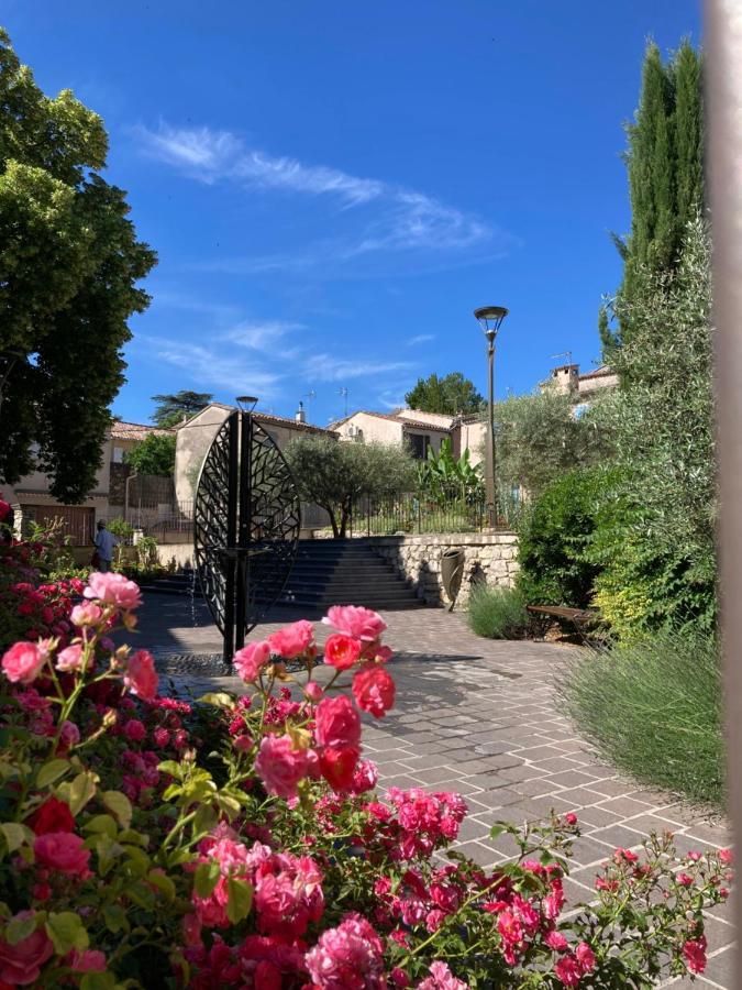 T2 Classe 2* Calme Au Coeur Du Village Provencale Gréoux-les-Bains Екстериор снимка